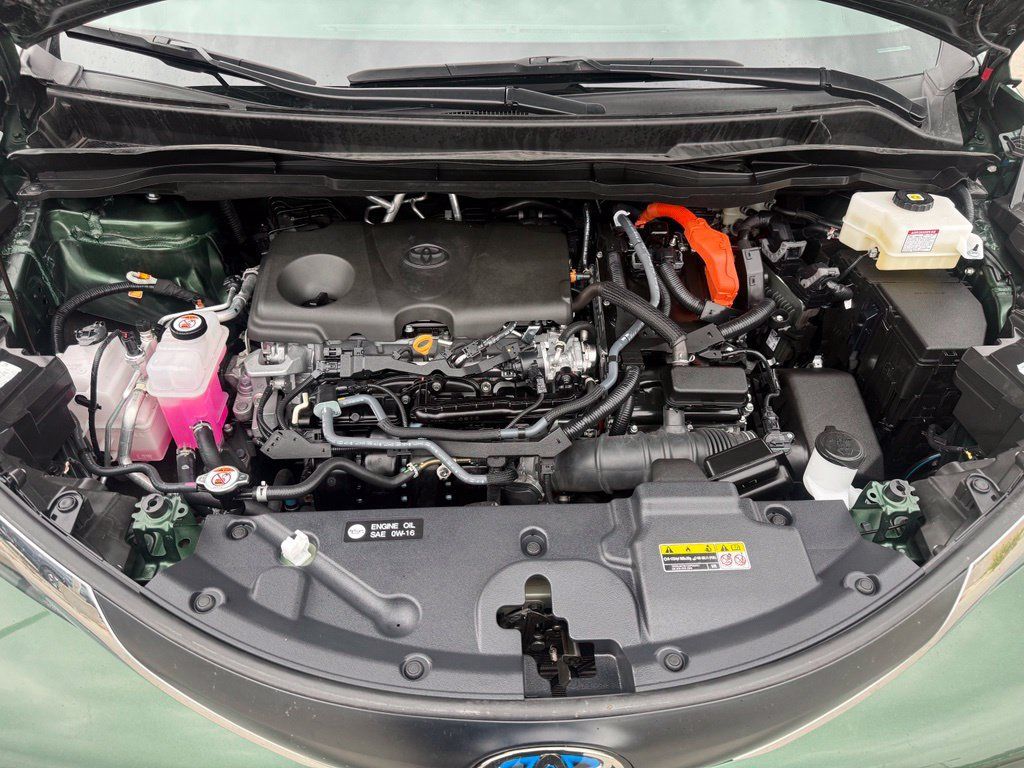 Used 2025 Toyota Sienna LE AWD/4WD image 30
