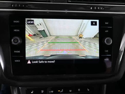 Used 2024 Volkswagen Tiguan SEL R-Line image 6