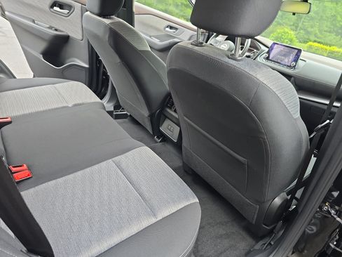 Used 2023 Nissan Rogue SV FWD image 11