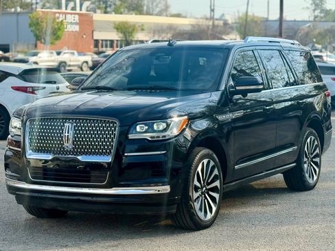 Used 2024 Lincoln Navigator Reserve image 2