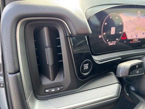 Used 2024 Porsche Cayenne w/ Premium Package image 37