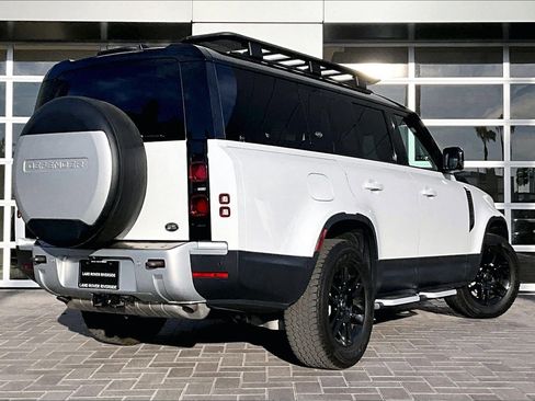 Used 2023 Land Rover Defender 130 SE image 13