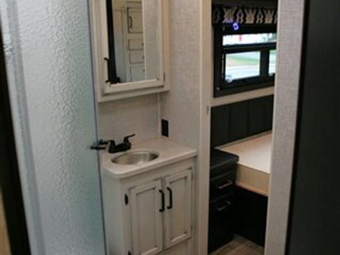 Used 2022 Ford E-450 and Econoline 450 Super Duty w/ Motorhome Prep Package image 37