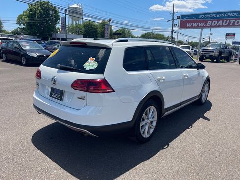 Used 2017 Volkswagen Golf Alltrack SE image 3