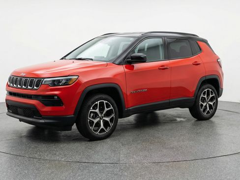 Used 2025 Jeep Compass Limited image 3