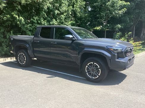 Used 2024 Toyota Tacoma TRD Sport AWD/4WD image 7