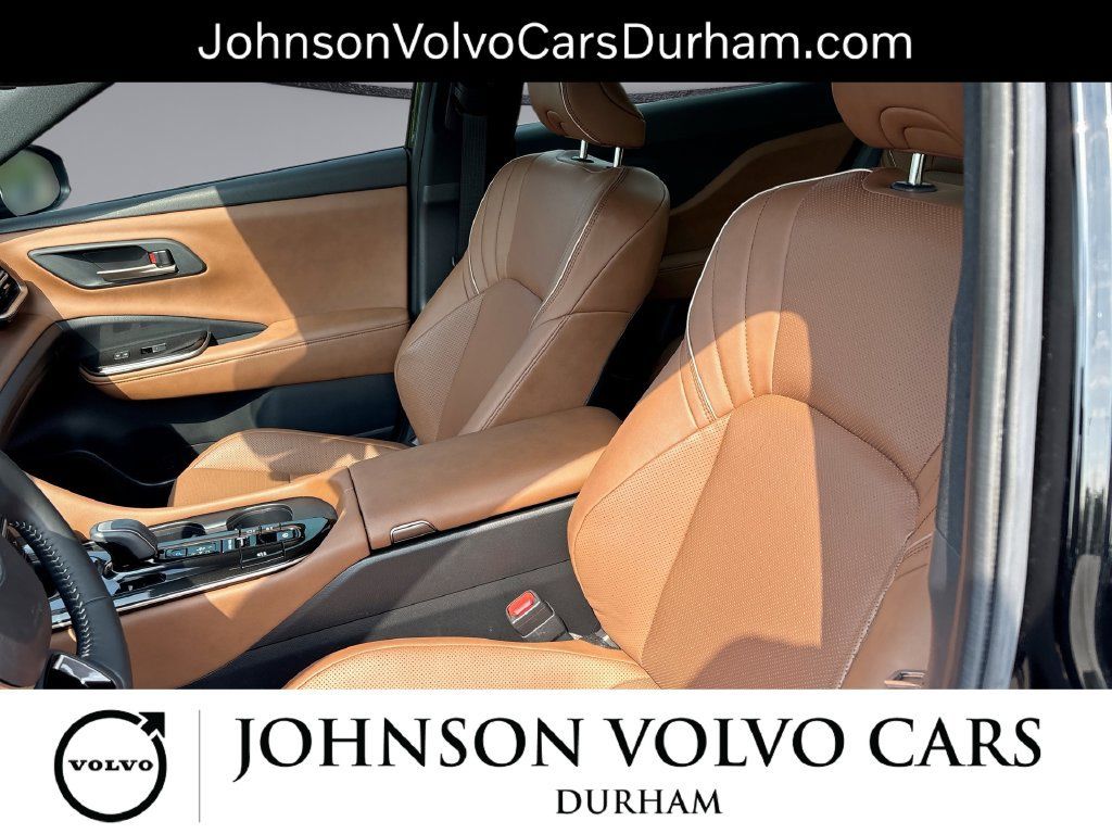 Used 2025 Toyota Crown Signia AWD/4WD image 13
