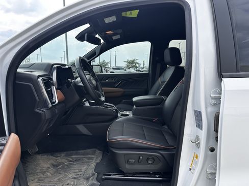 Used 2024 GMC Canyon AT4 w/ Canyon Safety Plus Package AWD/4WD image 8