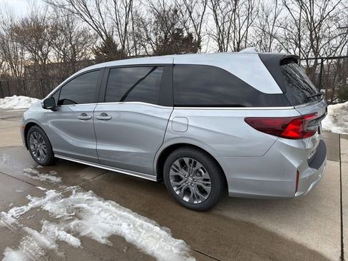 New 2026 Honda Odyssey Touring image 3