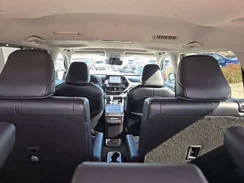 Used 2024 Toyota Highlander XLE image 26