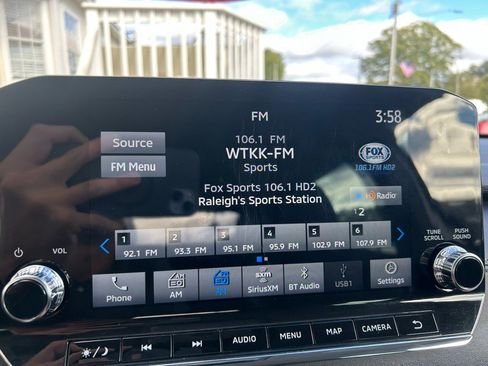 Used 2023 Mitsubishi Outlander SE image 12