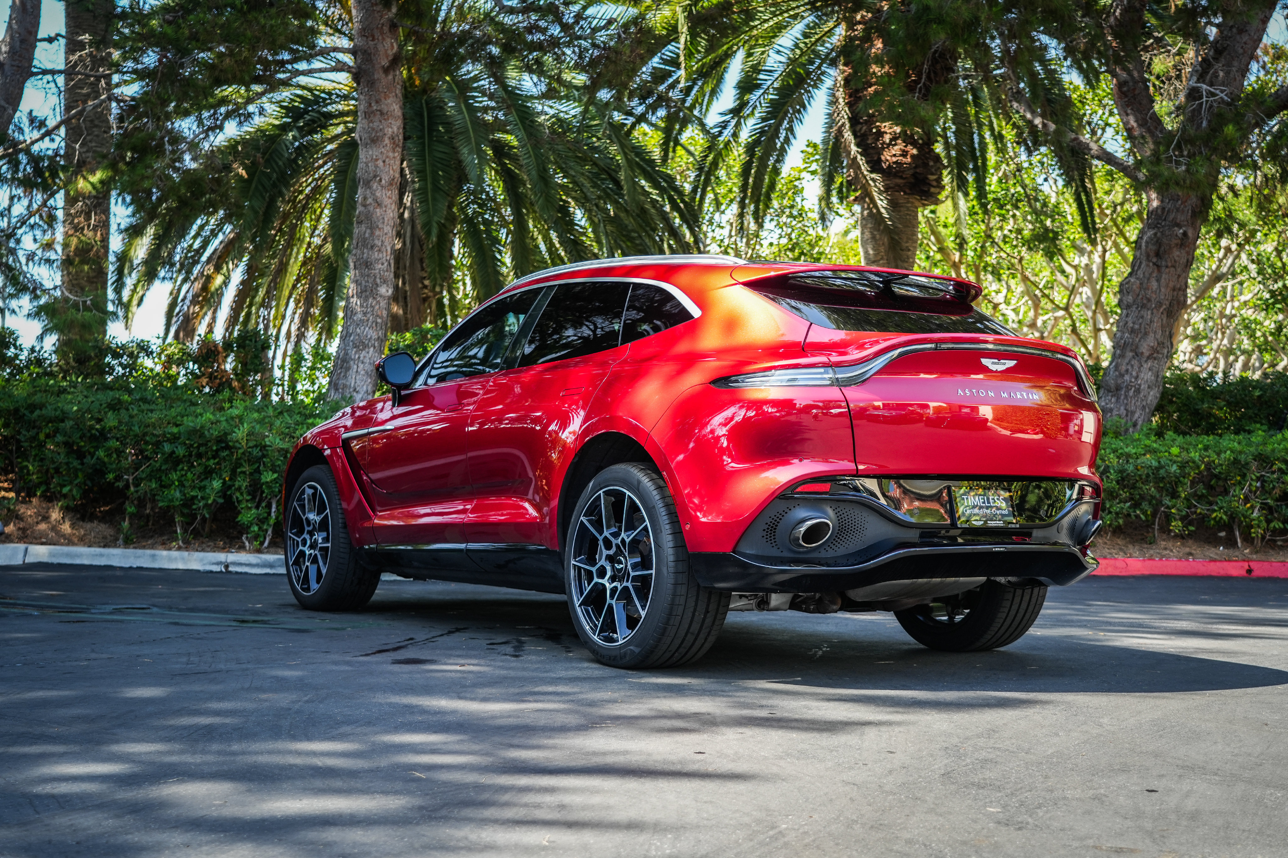 Used 2023 Aston Martin DBX AWD/4WD image 28