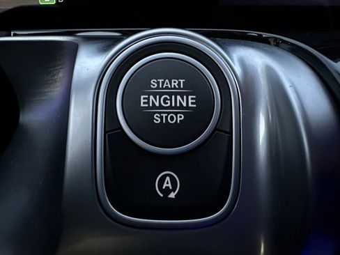 Used 2025 Mercedes-Benz GLB 250 4MATIC image 25