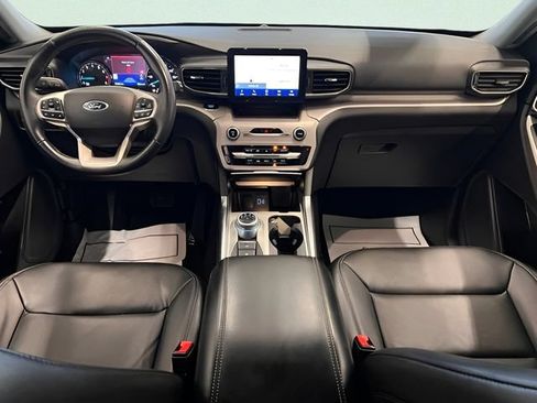 Used 2023 Ford Explorer XLT w/ Equipment Group 202A AWD/4WD image 19