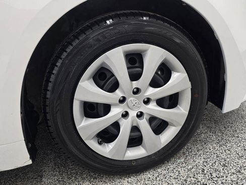 Used 2021 Toyota Corolla LE image 35