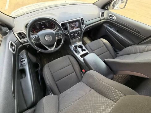 Used 2019 Jeep Grand Cherokee Laredo RWD image 8