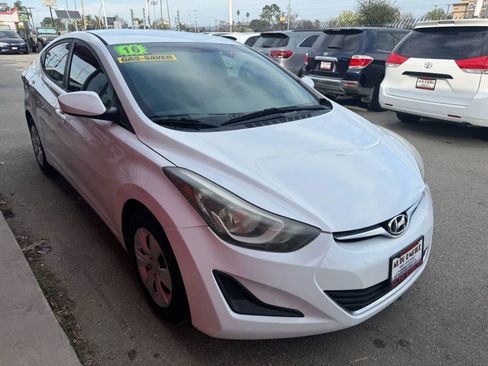 Used 2016 Hyundai Elantra SE image 6