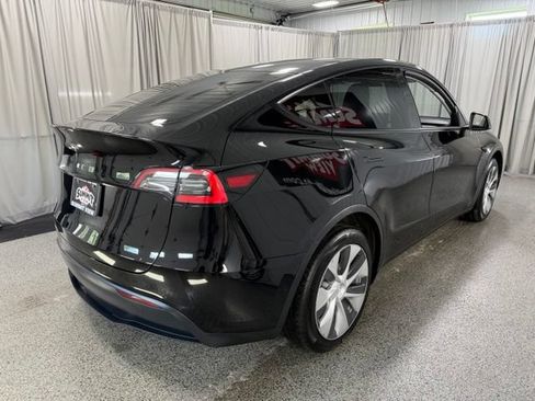 Used 2021 Tesla Model Y Long Range AWD/4WD image 4