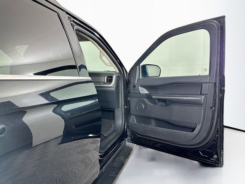 Used 2024 Ford Expedition XLT image 34