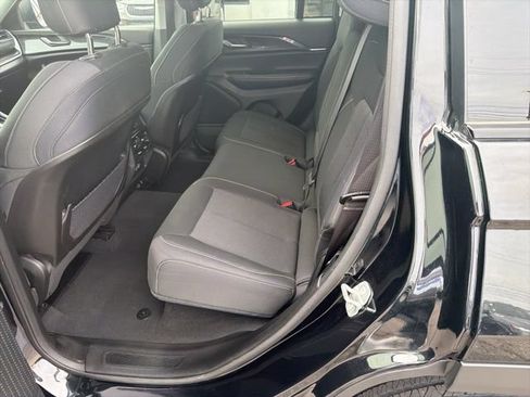 Used 2023 Jeep Grand Cherokee Laredo AWD/4WD image 10