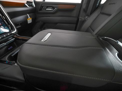 Used 2026 GMC Yukon XL Denali w/ Sun & Power Step Package AWD/4WD image 29
