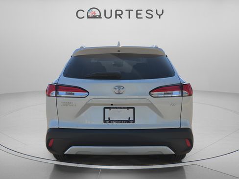 Certified 2024 Toyota Corolla Cross LE image 4