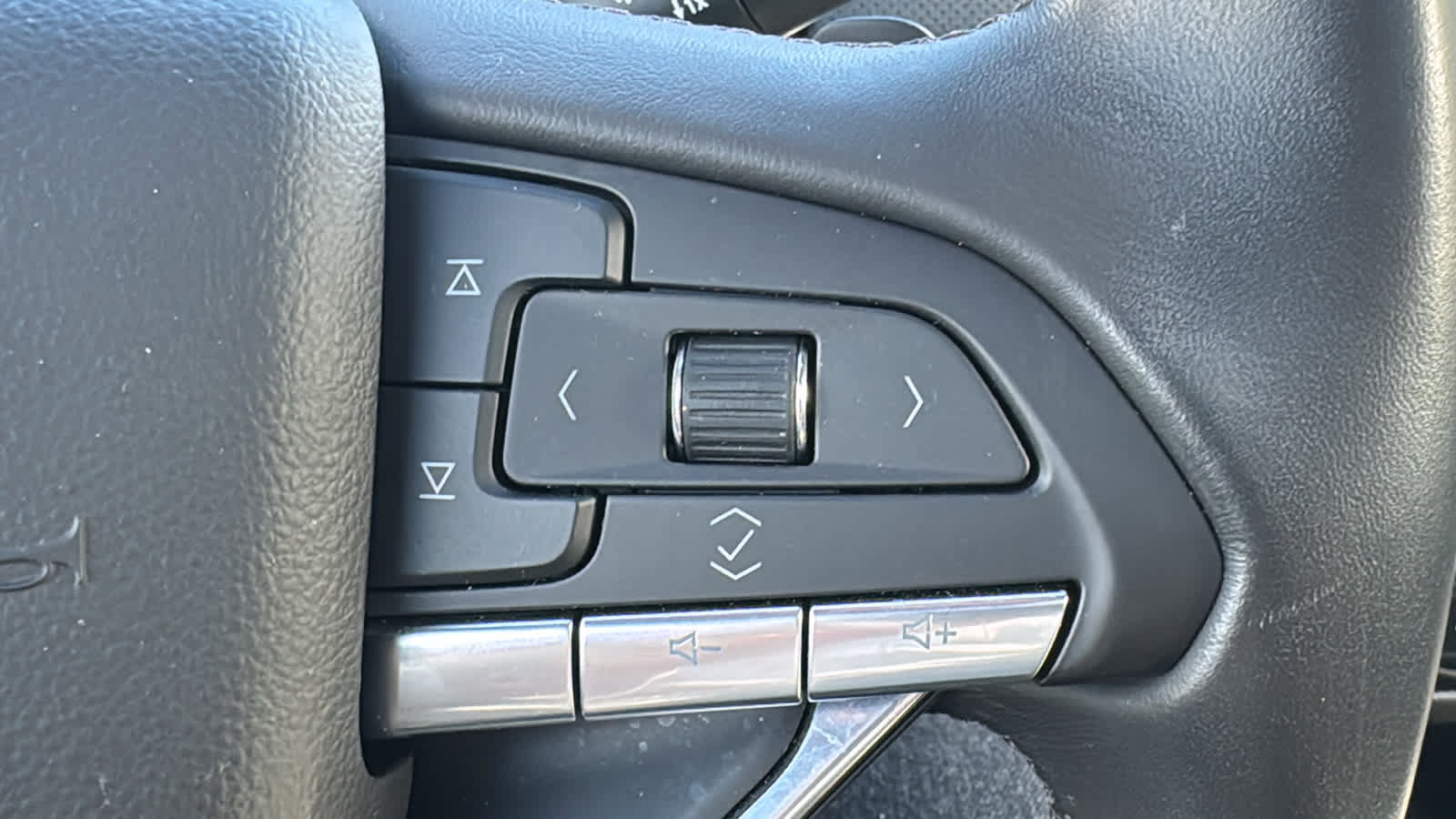 Used 2024 Cadillac XT6 Luxury w/ LPO, Floor Liner Package AWD/4WD image 14