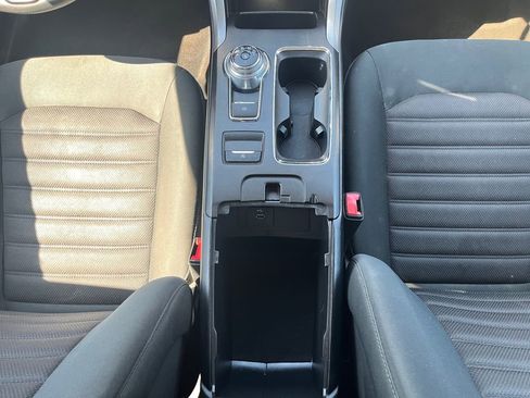 Used 2018 Ford Fusion SE w/ Fusion SE Technology Package FWD image 15