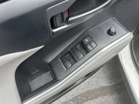 Used 2023 Toyota Highlander LE FWD image 17