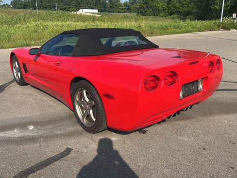 Used 2004 Chevrolet Corvette Convertible w/ Preferred Equipment Group RWD image 3