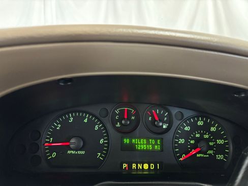 Used 2004 Ford Taurus SE image 23