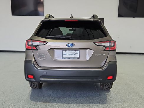 Used 2023 Subaru Outback Premium AWD/4WD image 4