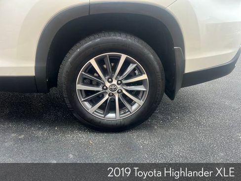 Used 2019 Toyota Highlander XLE image 9