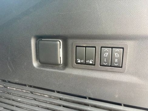 Used 2023 GMC Yukon XL AT4 AWD/4WD image 8