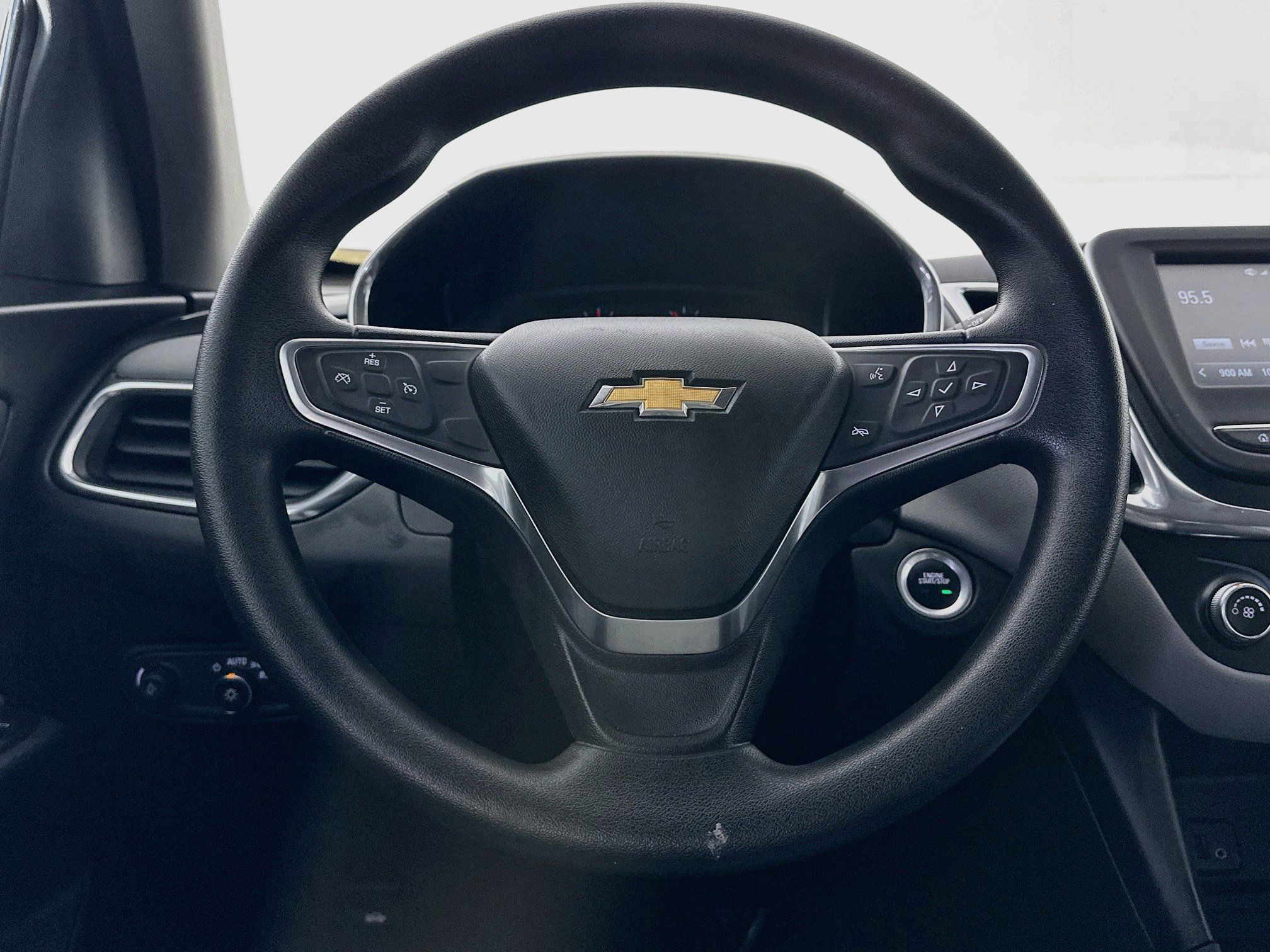 Used 2018 Chevrolet Equinox LS FWD image 17