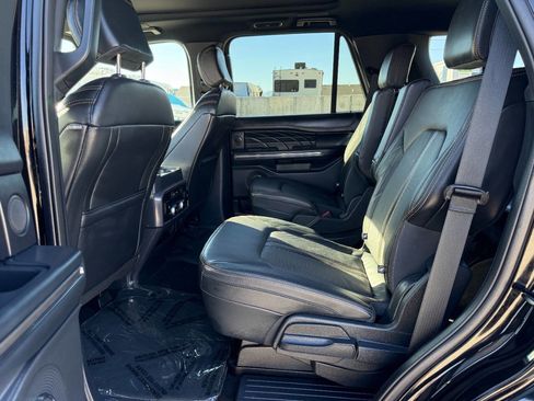 Used 2023 Ford Expedition Platinum image 19