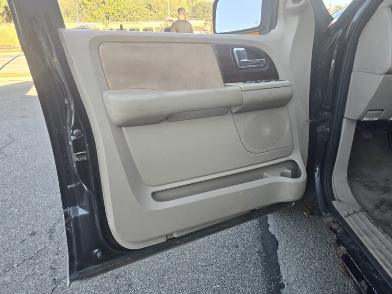 Used 2006 Ford Expedition King Ranch AWD/4WD image 9