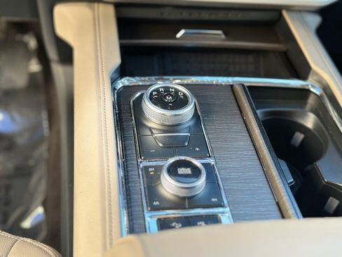 Used 2023 Ford Expedition Limited image 17