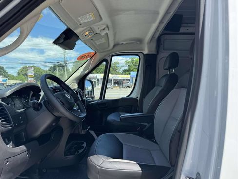 Used 2026 RAM ProMaster 2500 w/ Convenience Group FWD image 12