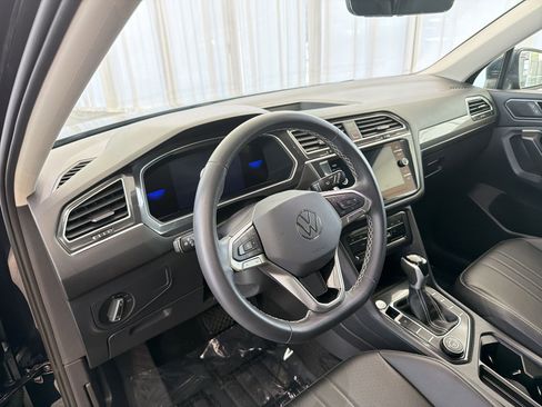 Certified 2024 Volkswagen Tiguan SE image 4