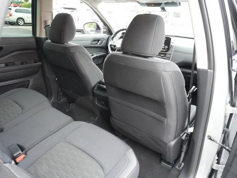 Used 2025 Nissan Pathfinder S image 11