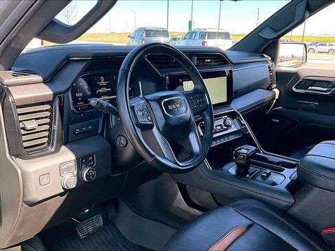 Used 2024 GMC Sierra 1500 AT4 w/ Technology Package AWD/4WD image 14