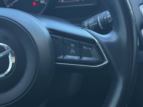 Used 2018 MAZDA MAZDA3 Touring FWD image 12
