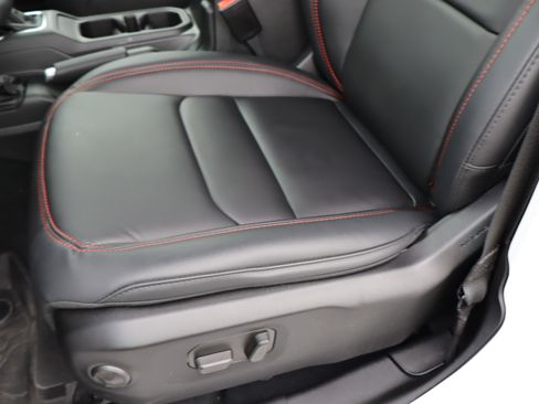 Used 2025 Jeep Wrangler Unlimited Rubicon AWD/4WD image 17