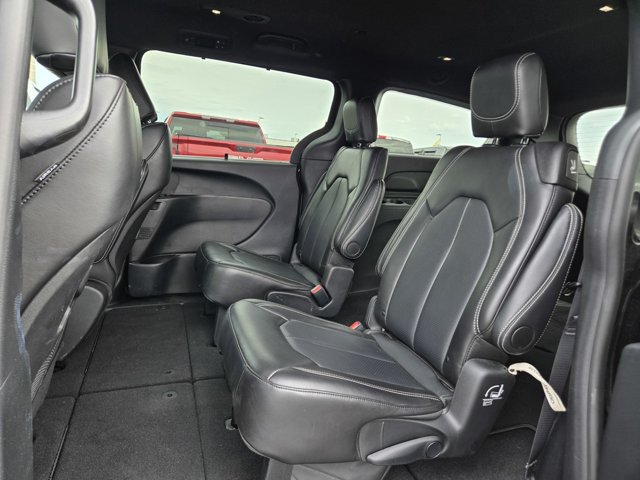Used 2026 Chrysler Pacifica Select FWD image 30