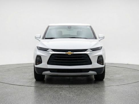 Used 2025 Chevrolet Blazer LT FWD image 2