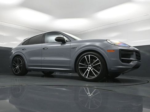 New 2026 Porsche Cayenne Turbo AWD/4WD image 29