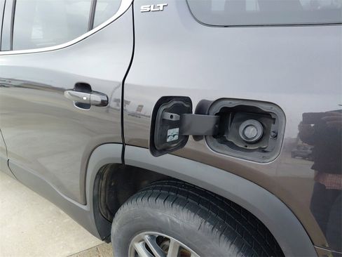 Used 2018 GMC Acadia SLT image 29