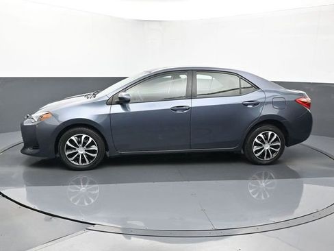 Used 2018 Toyota Corolla LE image 2