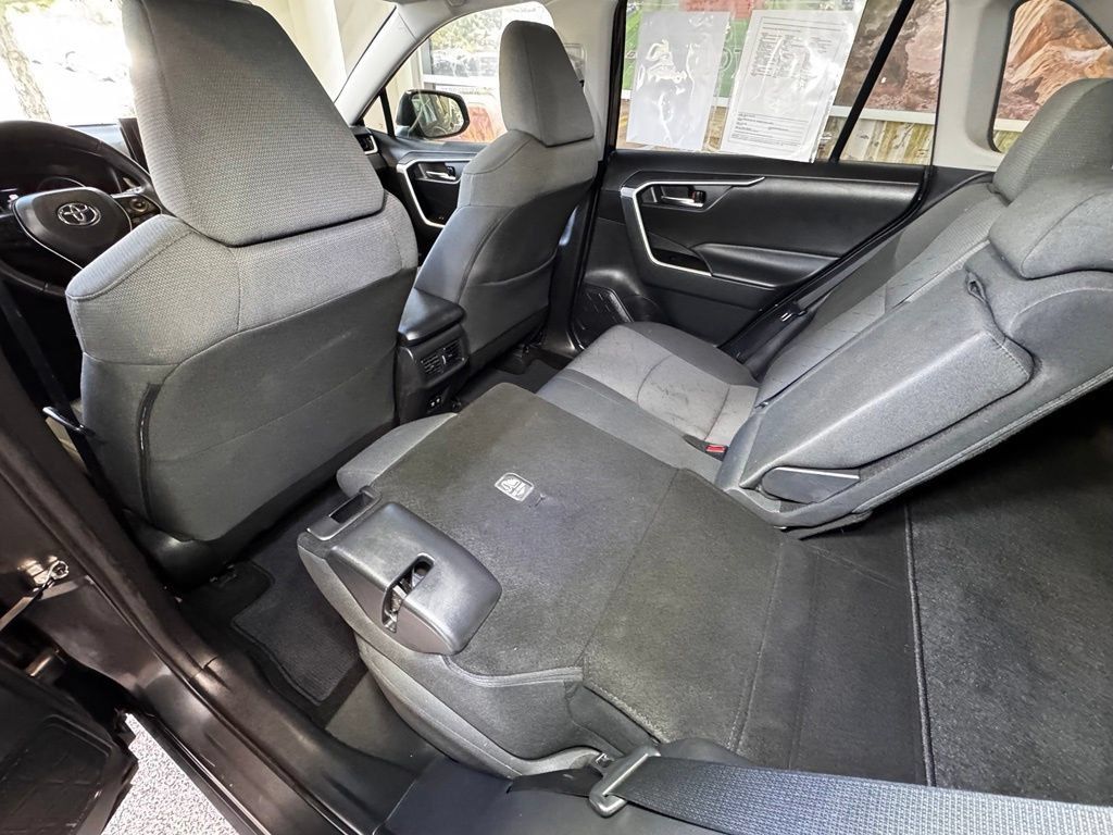 Certified 2021 Toyota RAV4 XLE w/ Convenience Package AWD/4WD image 47